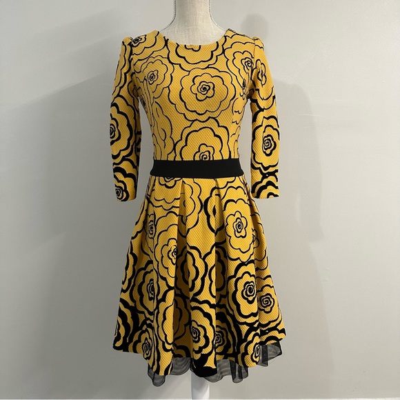 BIES & B8 Textured Roses Dress 3/4 Sleeve European Eur 36 US Size 4 - Picture 2 of 8